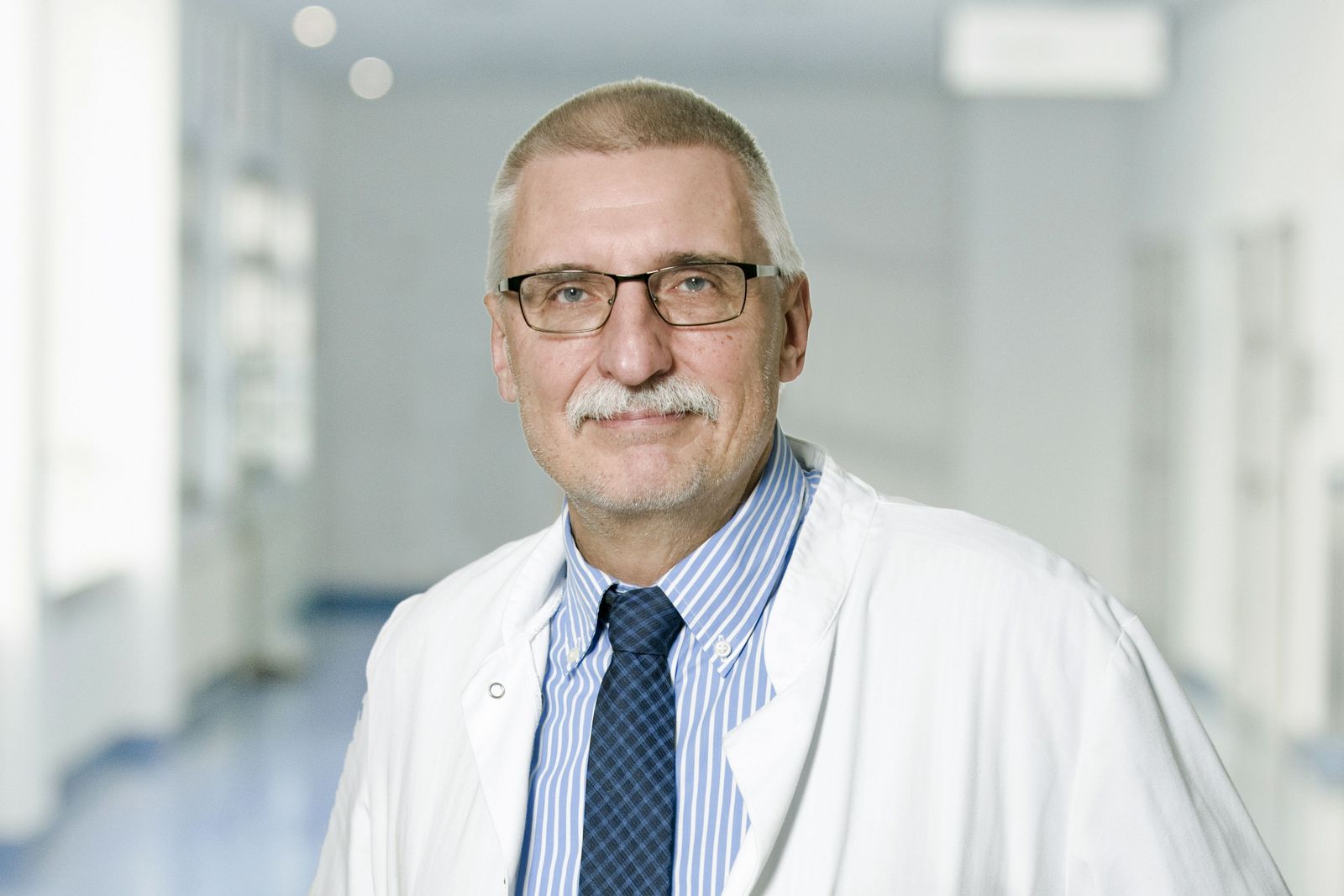 Dr. Bernd Hoffmann