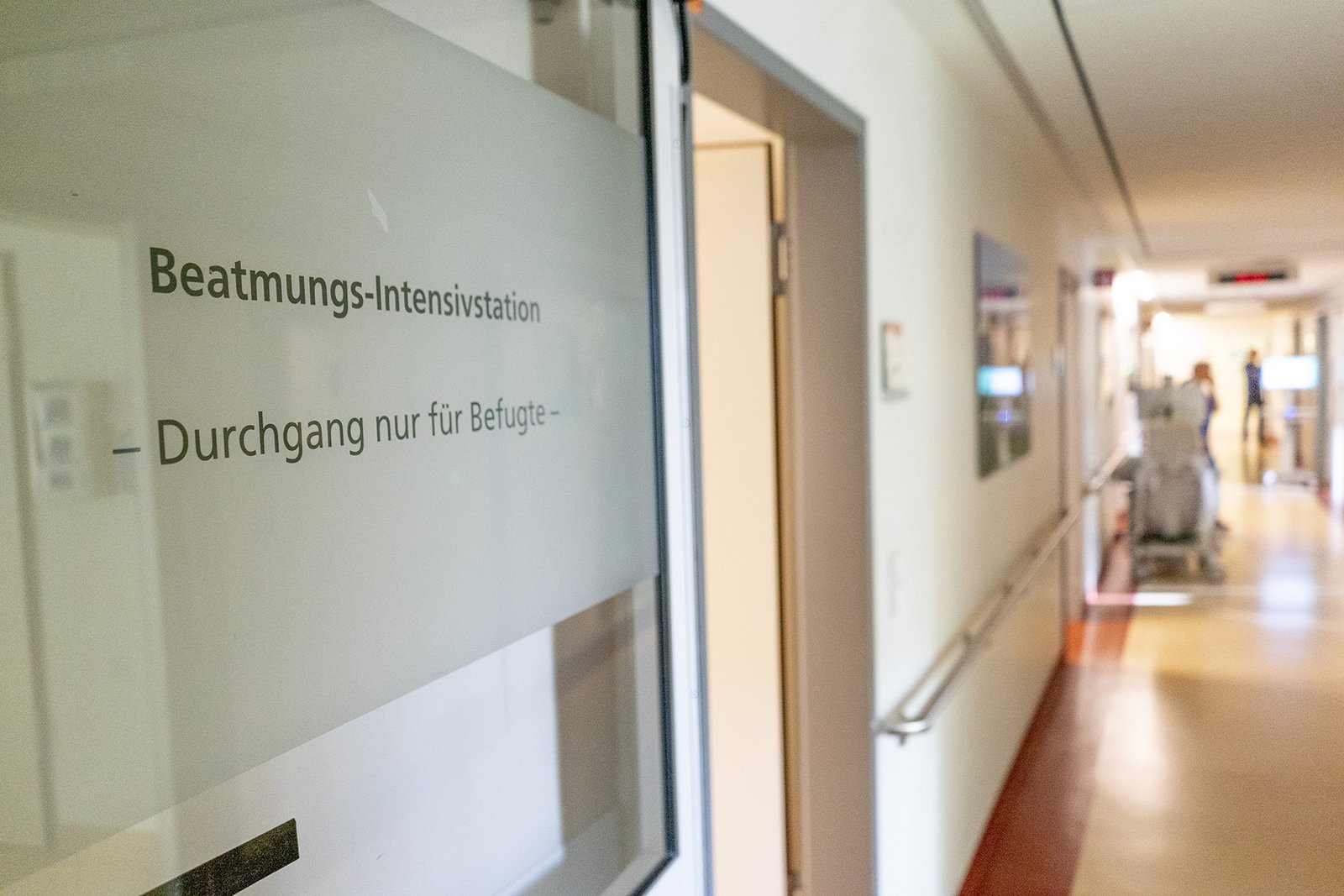 Das Bild zeigt die Eingangstür der BIS