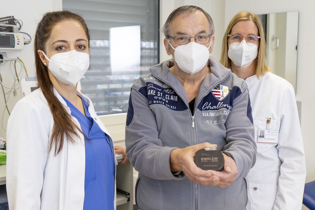 Patient mit zwei Ärztinnen
