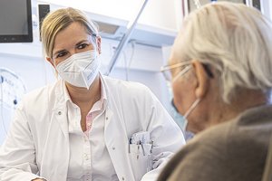 Dr. Kira Uphaus