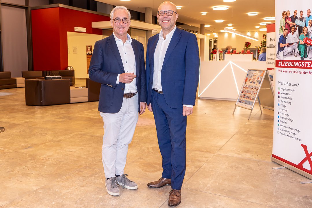 Prof Hoffmann und Prof. Domagk im Foyer des Clemenshospitals
