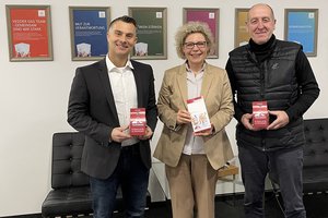Bei der Spendenübergabe