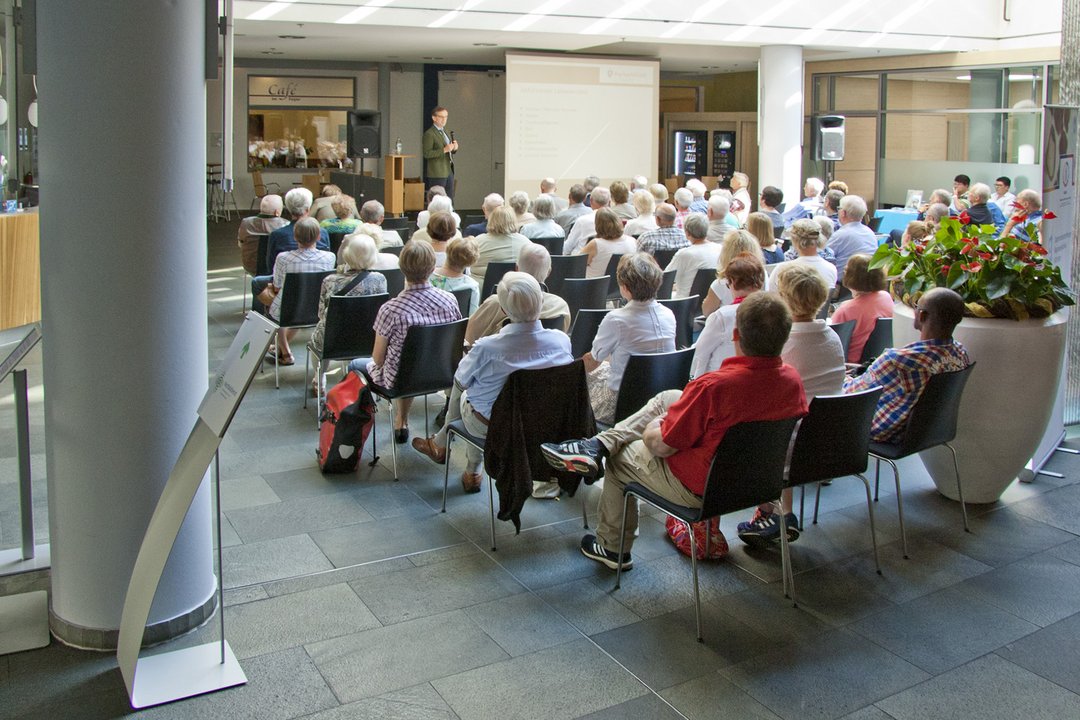 Patientenveranstaltung im Foyer der Raphaelsklinik